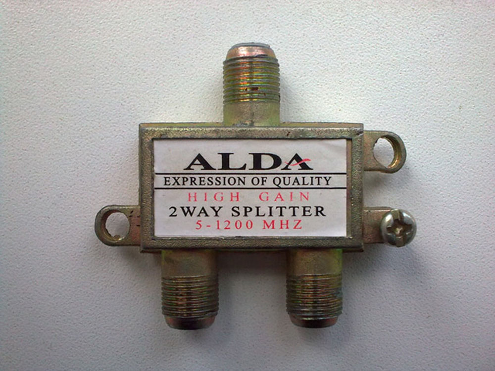 Сумматоры делители. Alda expression of quality 2 way Splitter 5-1200 High. 47789 Сплиттер (разветвитель-сумматор) 1х2 5-1000mhz 4db RTM/Rexant. Сумматор антенный ft-403. Сплиттер, сумматор, разветвитель).